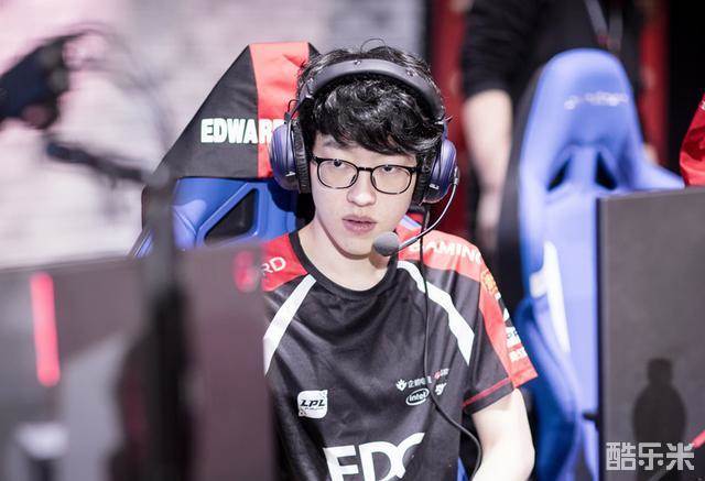 继续扩写一 继续扩写一