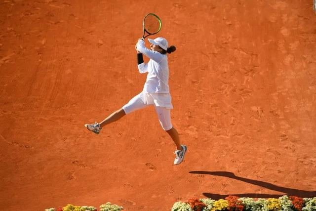 并在竞争中 并在竞争中